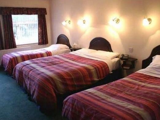 5 Corners Guest Inn Ballyclare Exterior photo
