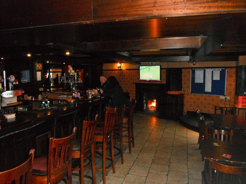 5 Corners Guest Inn Ballyclare Exterior photo